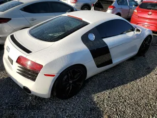 2014 Audi R8 V8 z VIN WUADUAFG5EN000704, wystawiony jako Copart lot #73885864 z przebiegiem Nie podano mil oraz Szkoda całkowita • Salvage title. Historia ofert i sprzedaży dostępna na DreamBid. Obrazek 3.
