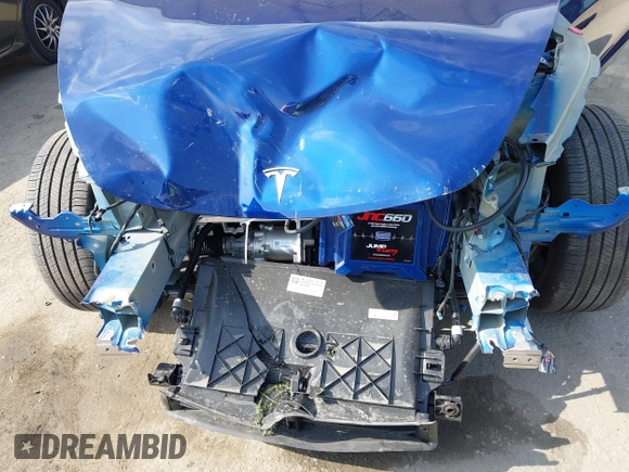 2025 Tesla Model 3 Long Range z VIN 5YJ3E1EB3SF907019, wystawiony jako IAAI lot #42117014 z przebiegiem 3 323 mil mil oraz . Historia ofert i sprzedaży dostępna na DreamBid. Obrazek 6.