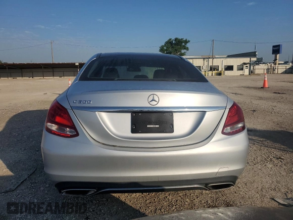 2017 Mercedes-Benz C 300 z VIN 55SWF4JB8HU209854, wystawiony jako Copart lot #56414705 z przebiegiem 54 762 mil mil oraz Szkoda całkowita • Salvage title. Historia ofert i sprzedaży dostępna na DreamBid. Obrazek 6.