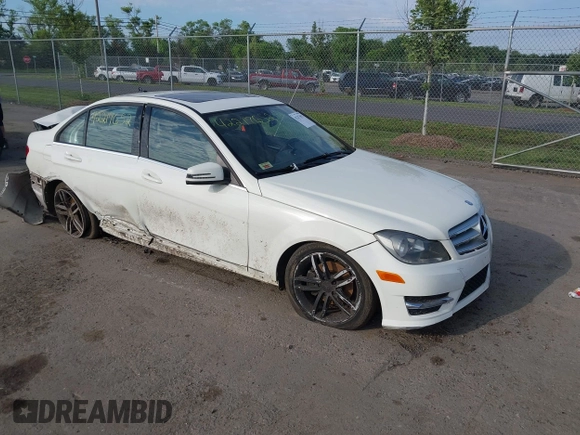 2012 Mercedes-Benz C 300 Sport с VIN WDDGF8BB0CR198952, выставлен на аукционе IAAI как лот 42217652 с пробегом 138 919 миль миль и . История ставок и продаж доступна на DreamBid. Изображение 1.