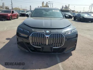 2024 BMW 7 Series 740i z VIN WBA23EH0XRCP69373, wystawiony jako Copart lot #76020204 z przebiegiem 9 981 mil mil oraz Czysty tytuł • Clean title. Historia ofert i sprzedaży dostępna na DreamBid. Obrazek 5.