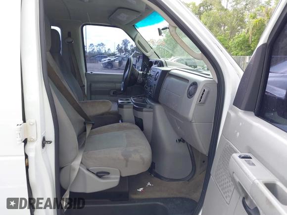 2014 Ford Econoline Passenger XL z VIN 1FBSS3BLXEDA00930, wystawiony jako IAAI lot #42445363 z przebiegiem Nie podano mil oraz . Historia ofert i sprzedaży dostępna na DreamBid. Obrazek 5.