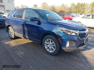2022 Chevrolet Equinox LT with VIN 3GNAXUEV1NL299771, listed as a IAAI auction lot 41208871 with 28,728 mi miles. Bid and sale history available at carsss.com. Image 1.