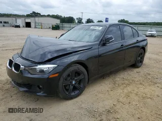 2013 BMW 3 Series 328i xDrive z VIN WBA3B5G55DNS03333, wystawiony jako Copart lot #56984735 z przebiegiem Nie podano mil oraz Czysty tytuł • Clean title. Historia ofert i sprzedaży dostępna na DreamBid. Obrazek 1.