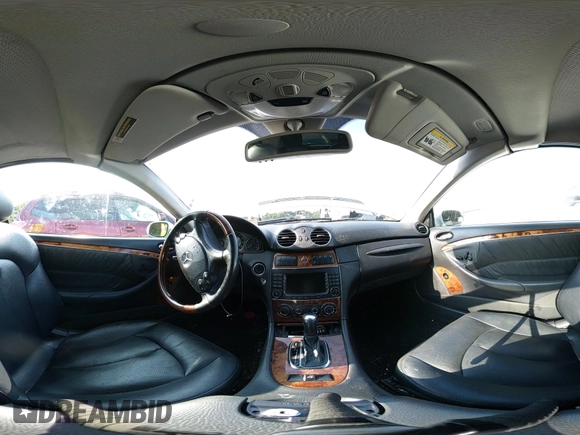 2005 Mercedes-Benz CLK 320 z VIN WDBTK65J85F150968, wystawiony jako IAAI lot #42390264 z przebiegiem 151 325 mil mil oraz . Historia ofert i sprzedaży dostępna na DreamBid. Obrazek 18.
