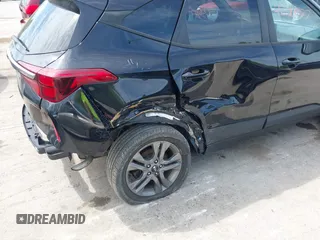 2021 Kia Seltos LX z VIN KNDEPCAA3M7071555, wystawiony jako IAAI lot #42210777 z przebiegiem 51 888 mil mil oraz . Historia ofert i sprzedaży dostępna na DreamBid. Obrazek 6.