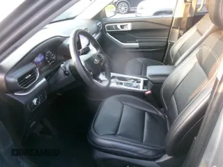 2022 Ford Explorer XLT z VIN 1FMSK8DH7NGA50616, wystawiony jako IAAI lot #42845572 z przebiegiem 21 441 mil mil oraz . Historia ofert i sprzedaży dostępna na DreamBid. Obrazek 5.