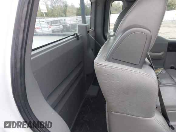 2007 Ford F-150 XL with VIN 1FTRF12207NA87325, listed as a IAAI auction lot 41918907 with 283,681 mi miles. Bid and sale history available at carsss.com. Image 8.