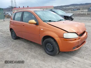 2007 Chevrolet Aveo LS z VIN KL1TD66687B758769, wystawiony jako IAAI lot #41895645 z przebiegiem 198 811 mil mil oraz . Historia ofert i sprzedaży dostępna na DreamBid. Obrazek 1.