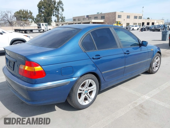 2003 BMW 3 Series 325i with VIN WBAAZ33493PH33881, listed as a IAAI auction lot 41866926 with 183,951 mi miles. Bid and sale history available at carsss.com. Image 4.