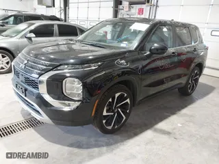 2024 Mitsubishi Outlander SE with VIN JA4J4VA82RZ013815, listed as a IAAI auction lot 41851733 with 35,084 mi miles. Bid and sale history available at carsss.com. Image 17.