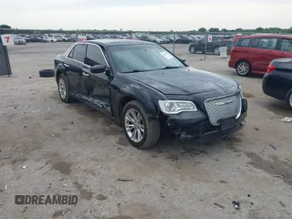 2019 Chrysler 300 Touring z VIN 2C3CCAAG6KH610400, wystawiony jako IAAI lot #42456264 z przebiegiem 66 637 mil mil oraz . Historia ofert i sprzedaży dostępna na DreamBid. Obrazek 1.