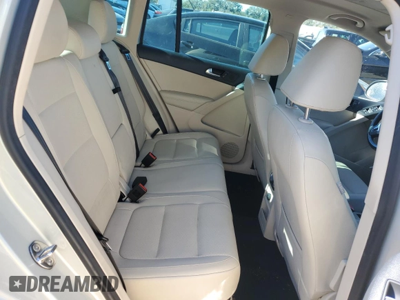 2012 Volkswagen Tiguan SE z VIN WVGAV7AX9CW531219, wystawiony jako Copart lot #81881644 z przebiegiem 125 695 mil mil oraz Szkoda całkowita • Salvage title. Historia ofert i sprzedaży dostępna na DreamBid. Obrazek 11.