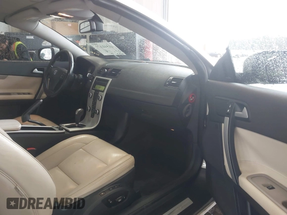 2013 Volvo C70 T5 with VIN YV1672MC9DJ139186, listed as a IAAI auction lot 41541171 with 99,753 mi miles. Bid and sale history available at carsss.com. Image 5.
