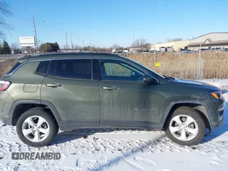 2018 Jeep Compass Latitude with VIN 3C4NJDBB6JT366543, listed as a IAAI auction lot 41553049 with 123,251 mi miles. Bid and sale history available at carsss.com. Image 13.