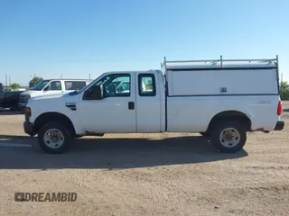 2010 Ford F-250 XL z VIN 1FTSX2B55AEA08754, wystawiony jako IAAI lot #42438103 z przebiegiem 573 535 mil mil oraz . Historia ofert i sprzedaży dostępna na DreamBid. Obrazek 14.