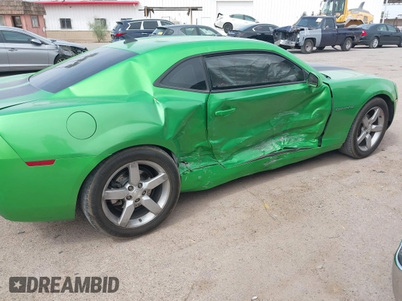 2010 Chevrolet Camaro 1LT z VIN 2G1FF1EVXA9224654, wystawiony jako IAAI lot #42251472 z przebiegiem 178 658 mil mil oraz . Historia ofert i sprzedaży dostępna na DreamBid. Obrazek 13.