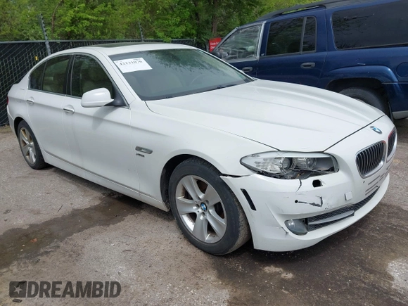 2012 BMW 5 Series 528i xDrive with VIN WBAXH5C58CDW11514, listed as a IAAI auction lot 42131076 with 146,788 mi miles. Bid and sale history available at carsss.com. Image 1.