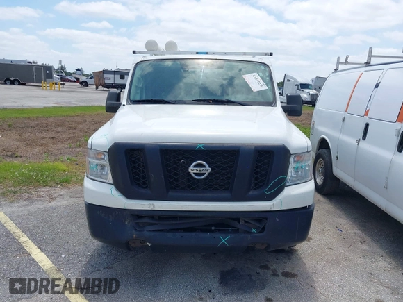 2020 Nissan NV Cargo SV z VIN 1N6BF0KM6LN800927, wystawiony jako IAAI lot #42027239 z przebiegiem 102 724 mil mil oraz . Historia ofert i sprzedaży dostępna na DreamBid. Obrazek 12.