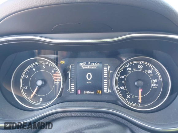 2020 Jeep Cherokee Latitude Plus z VIN 1C4PJMLB6LD584675, wystawiony jako IAAI lot #41943512 z przebiegiem 29 370 mil mil oraz . Historia ofert i sprzedaży dostępna na DreamBid. Obrazek 7.