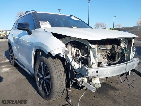 2022 Toyota Highlander XSE with VIN 5TDJZRAH4NS118124, listed as a IAAI auction lot 41916528 with 41,778 mi miles. Bid and sale history available at carsss.com. Image 6.
