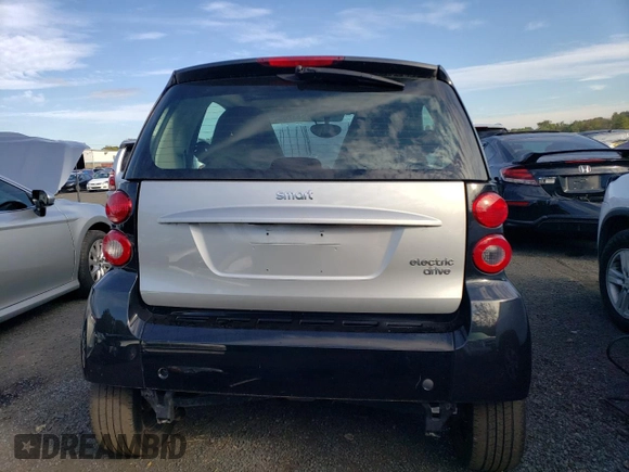 2013 Smart fortwo Passion z VIN WMEEJ9AA1DK717534, wystawiony jako Copart lot #73832094 z przebiegiem Nie podano mil oraz Tytuł czysty. Historia ofert i sprzedaży dostępna na DreamBid. Obrazek 6.