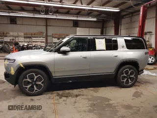 2024 Rivian R1S Adventure with VIN 7PDSGABA9RN039601, listed as a IAAI auction lot 40862472 with 6,186 mi miles. Bid and sale history available at carsss.com. Image 15.