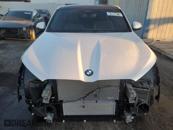 2025 BMW X2 xDrive28i with VIN WBX63GM06S5086167, listed as a Copart auction lot 44999075 with 5,543 mi miles and Clean Title. Bid and sale history available at carsss.com. Image 5.