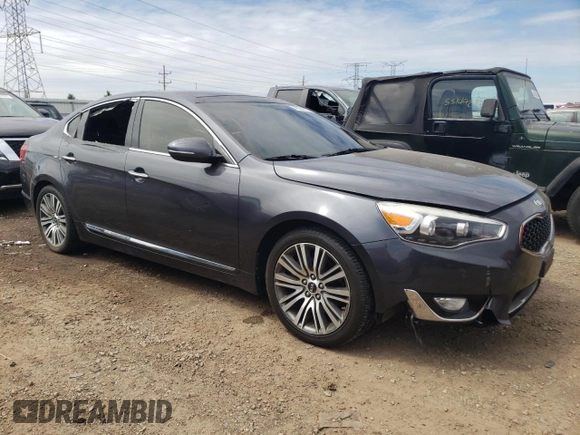 2015 Kia Cadenza Premium z VIN KNALN4D78F5193634, wystawiony jako Copart lot #58529615 z przebiegiem 104 657 mil mil oraz Czysty tytuł • Clean title. Historia ofert i sprzedaży dostępna na DreamBid. Obrazek 4.