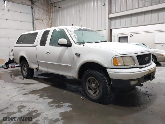 2000 Ford F-150 XL with VIN 1FTRX18L7YNA68432, listed as a IAAI auction lot 41220923 with 203,167 mi miles. Bid and sale history available at carsss.com. Image 1.
