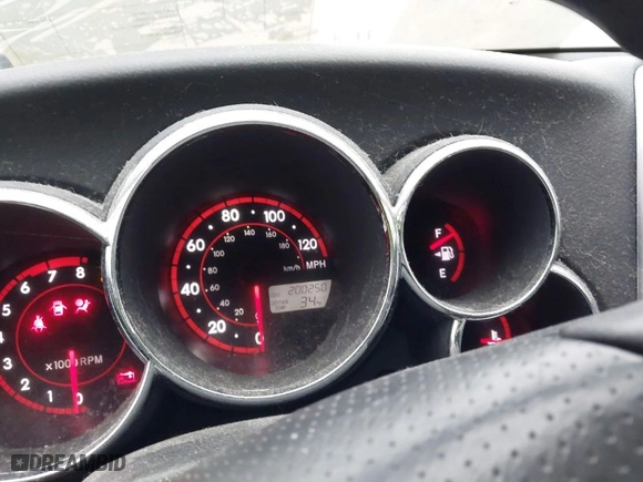2008 Pontiac Vibe with VIN 5Y2SL65878Z424915, listed as a IAAI auction lot 41543220 with 200,250 mi miles. Bid and sale history available at carsss.com. Image 7.
