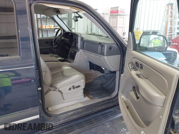 2005 Chevrolet Suburban LT with VIN 1GNFK16Z35J123686, listed as a IAAI auction lot 42659321 with 175,466 mi miles and . Bid and sale history available at DreamBid. Image 5.