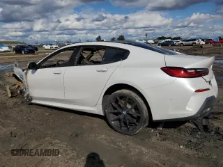 2021 BMW 8 Series 840i z VIN WBAGV2C03MCF18891, wystawiony jako Copart lot #48366235 z przebiegiem Nie podano mil oraz Nie do naprawy. Historia ofert i sprzedaży dostępna na DreamBid. Obrazek 2.