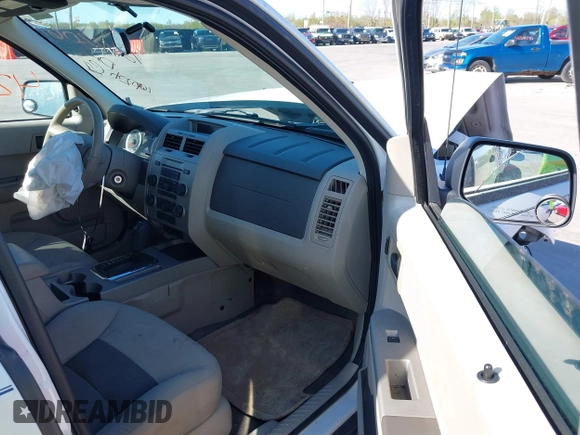 2008 Ford Escape XLT с VIN 1FMCU93168KD99003, выставлен на аукционе IAAI как лот 42133067 с пробегом 136 070 миль миль и . История ставок и продаж доступна на DreamBid. Изображение 5.