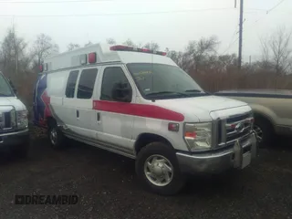 2009 Ford E-Series Commercial z VIN 1FDSS34P89DA41909, wystawiony jako IAAI lot #36282591 z przebiegiem Nie podano mil oraz . Historia ofert i sprzedaży dostępna na DreamBid. Obrazek 1.