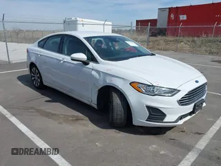 2020 Ford Fusion SE z VIN 3FA6P0T92LR249765, wystawiony jako IAAI lot #41789244 z przebiegiem 50 027 mil mil oraz . Historia ofert i sprzedaży dostępna na DreamBid. Obrazek 1.