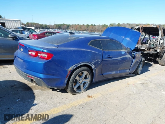 2021 Chevrolet Camaro 1LS z VIN 1G1FB1RX3M0128032, wystawiony jako IAAI lot #41050713 z przebiegiem 58 255 mil mil oraz . Historia ofert i sprzedaży dostępna na DreamBid. Obrazek 4.