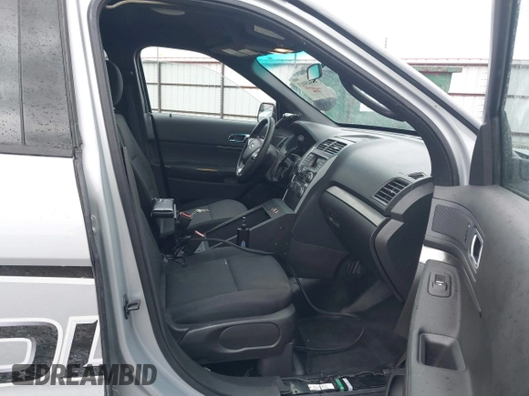 2015 Ford Utility Police Interceptor with VIN 1FM5K8AR8FGC41103, listed as a IAAI auction lot 41945013 with 89,792 mi miles. Bid and sale history available at carsss.com. Image 5.