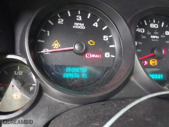 2007 Chevrolet Silverado 1500 LT w/1LT with VIN 2GCEC13C471705066, listed as a IAAI auction lot 41291924 with 289,656 mi miles. Bid and sale history available at carsss.com. Image 7.