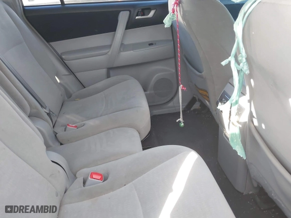 2013 Toyota Highlander with VIN 5TDZK3EH9DS140987, listed as a IAAI auction lot 41012130 with 141,832 mi miles. Bid and sale history available at carsss.com. Image 8.