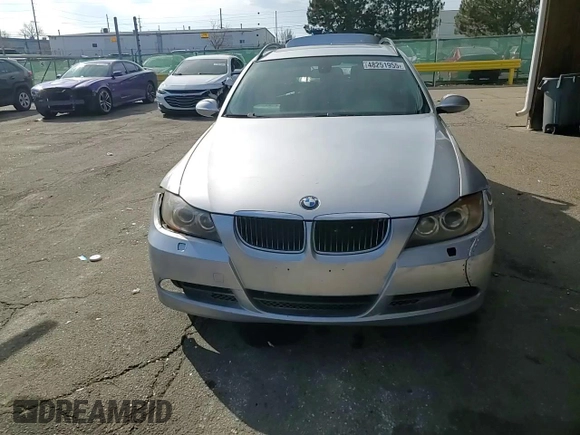2007 BMW 3 Series 328xi z VIN WBAVT73557FZ35290, wystawiony jako Copart lot #48251955 z przebiegiem 287 728 mil mil oraz Szkoda całkowita • Salvage title. Historia ofert i sprzedaży dostępna na DreamBid. Obrazek 11.