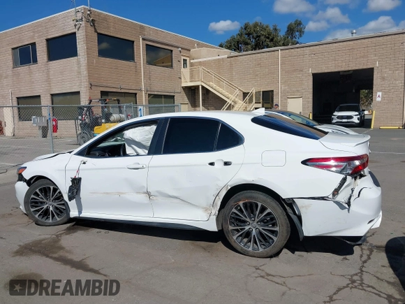 2018 Toyota Camry LE z VIN 4T1B11HKXJU146770, wystawiony jako IAAI lot #41708233 z przebiegiem 106 172 mil mil oraz . Historia ofert i sprzedaży dostępna na DreamBid. Obrazek 15.