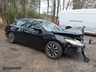 2017 Nissan Altima 2.5 SR with VIN 1N4AL3AP8HC202447, listed as a IAAI auction lot 40917075 with 111,956 mi miles. Bid and sale history available at carsss.com. Image 1.