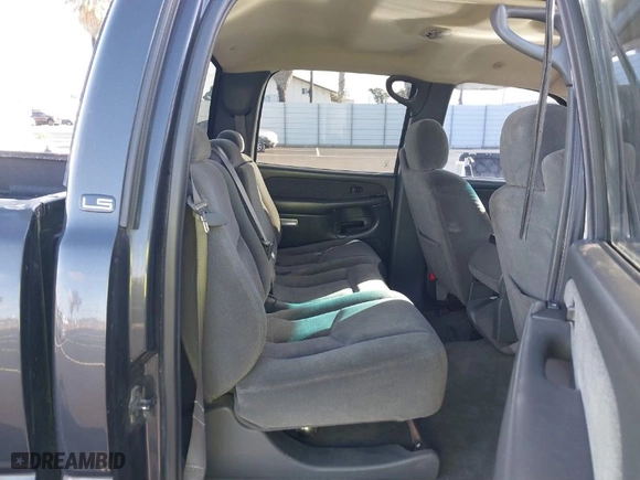 2003 Chevrolet Silverado 2500HD LS with VIN 1GCHK23193F225757, listed as a IAAI auction lot 41523124 with 281,755 mi miles. Bid and sale history available at carsss.com. Image 8.