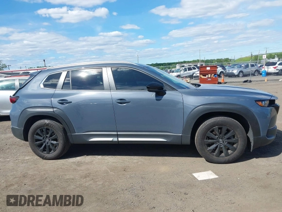 2024 Mazda CX-50 S Premium z VIN 7MMVABDM7RN160582, wystawiony jako IAAI lot #42312189 z przebiegiem 43 210 mil mil oraz . Historia ofert i sprzedaży dostępna na DreamBid. Obrazek 13.