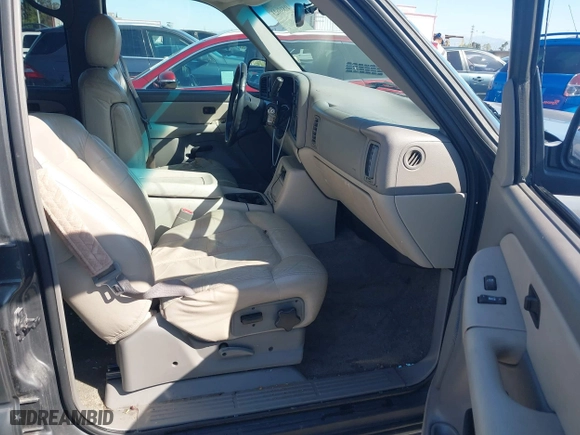 2002 Chevrolet Tahoe LT with VIN 1GNEC13ZX2R224413, listed as a IAAI auction lot 41818623 with 157,509 mi miles. Bid and sale history available at carsss.com. Image 5.