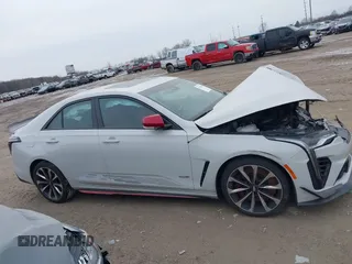 2023 Cadillac CT4-V Blackwing z VIN 1G6DL5RP3P0568052, wystawiony jako IAAI lot #41228123 z przebiegiem 39 511 mil mil oraz . Historia ofert i sprzedaży dostępna na DreamBid. Obrazek 13.