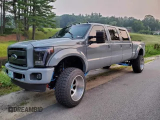 2005 Ford F-250 XL z VIN 1FTSX21P45EA54584, wystawiony jako Copart lot #82653834 z przebiegiem 150 595 mil mil oraz Czysty tytuł • Clean title. Historia ofert i sprzedaży dostępna na DreamBid. Obrazek 1.
