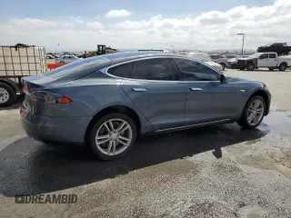 2013 Tesla Model S with VIN 5YJSA1CG9DFP09733, listed as a Copart auction lot 71574474 with 88,163 mi miles and Salvage title. Bid and sale history available at DreamBid. Image 3.