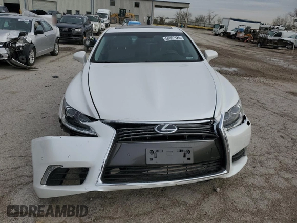 2016 Lexus LS 460 z VIN JTHCL5EF2G5026979, wystawiony jako Copart lot #50082125 z przebiegiem 99 336 mil mil oraz Szkoda całkowita • Salvage title. Historia ofert i sprzedaży dostępna na DreamBid. Obrazek 5.